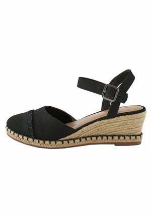 Czarny tekstylny klin espadryli z paskiem na kostkę, z juty owiniętą śródstopiem, okrągłym noskiem i kontrastowym przeszyciem wzdłuż krawędzi.