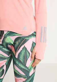 adidas Performance T-shirt till träning - coral