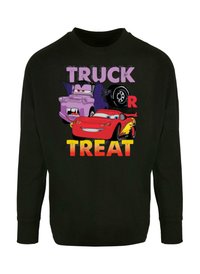 Melns garo piedurkņu krekls ar multfilmu automašīnām un uzrakstu 'TRUCK OR TREAT' krāsainos, treknos burtos ar gradienta efektu.