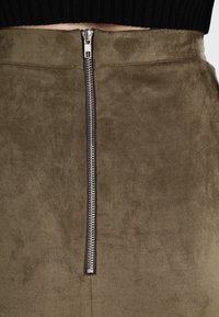 Missguided Pouzdrová sukně - khaki