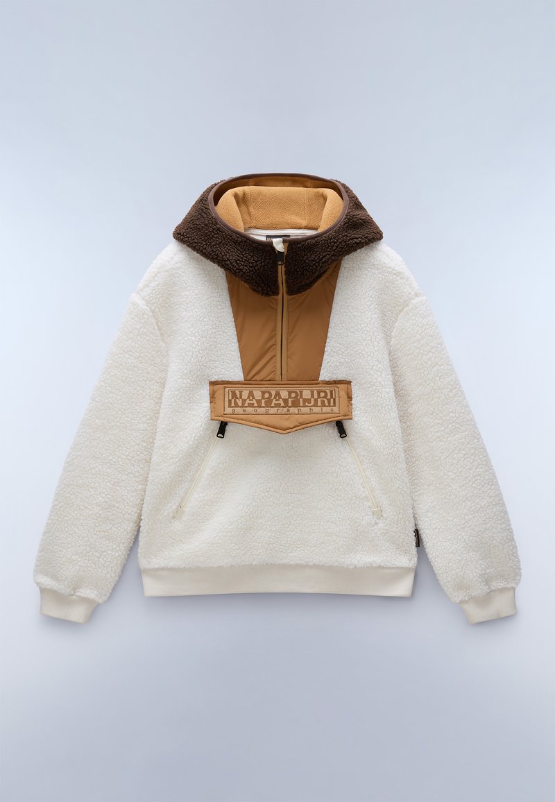 Cremefarvet fleece-pullover med brun hætteforing, frontal lynlås, skrå lommer og stort beige logo-patch på brystet, der står "NAPAPIJRI."