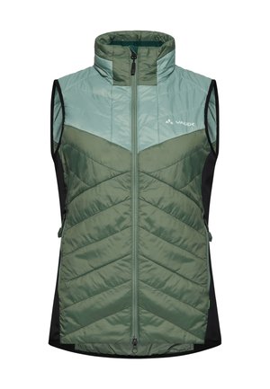 Gilet insulated verde con colletto alto, caratterizzato da una chiusura con zip, motivo a chevron e pannelli laterali neri per il contrasto. Materiale leggero.