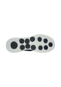 Suela de una zapatilla con base blanca y secciones de goma negra. Presenta patrones de agarre circulares y ovalados para tracción. Diseño robusto.
