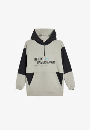 Sudadera con capucha en gris con detalles en negro, que incluye medio zip, bolsillo tipo canguro y serigrafía, fabricada en una mezcla de algodón.