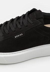 Nubikk VINCE TORA - Tossud - black