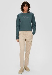 s.Oliver MIT LOGO-PRINT - Sweater - olivgrün