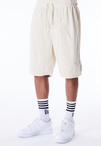 New Era Shorts - beige