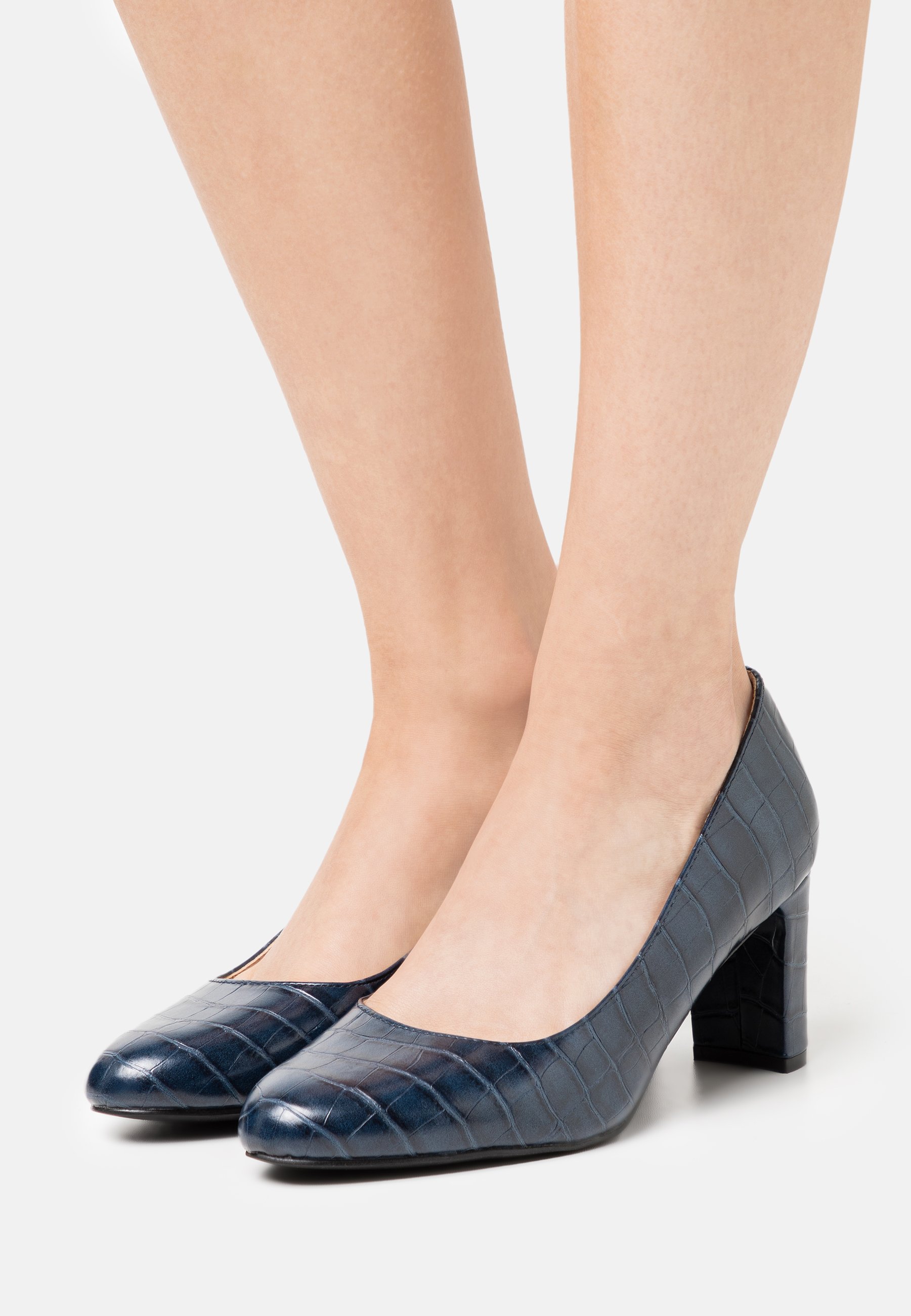 round toe pump