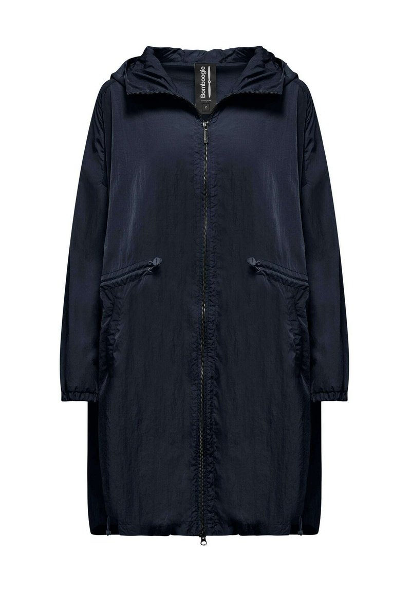 Giacca a vento navy con zip frontale, polsini elasticizzati, due tasche laterali con cordini e cappuccio. Realizzata in tessuto leggero e testurizzato.