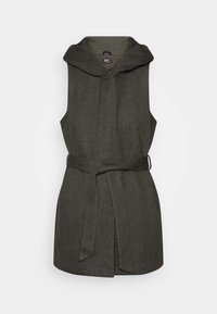 Chaleco sin mangas de color gris oscuro con capucha y un cinturón atado a la cintura, con una costura en la parte frontal y un lazo para colgar.