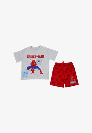 Ensemble deux pièces pour enfants avec t-shirt gris Spider-Man avec personnage et toile d'araignée, assorti à un short rouge à motifs de visages et logo Spider-Man.