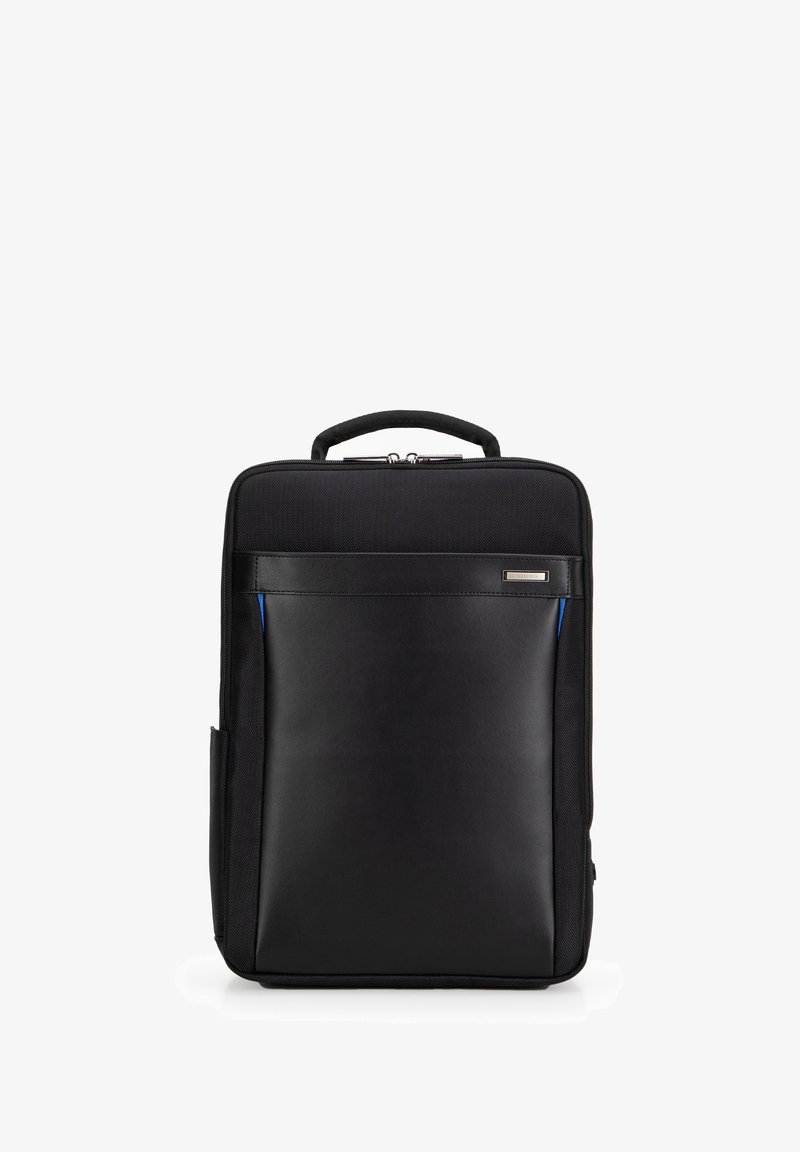 Schwarzer Laptop-Rucksack aus strapazierfähigem Stoff mit glatter Oberfläche. Verfügt über einen oberen Griff, einen Reißverschluss und eine Fronttasche mit blauen Akzenten.