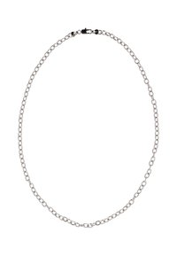 Stříbrný řetězový náhrdelník s oválnými články a karabinkovým zapínáním na bílém pozadí.