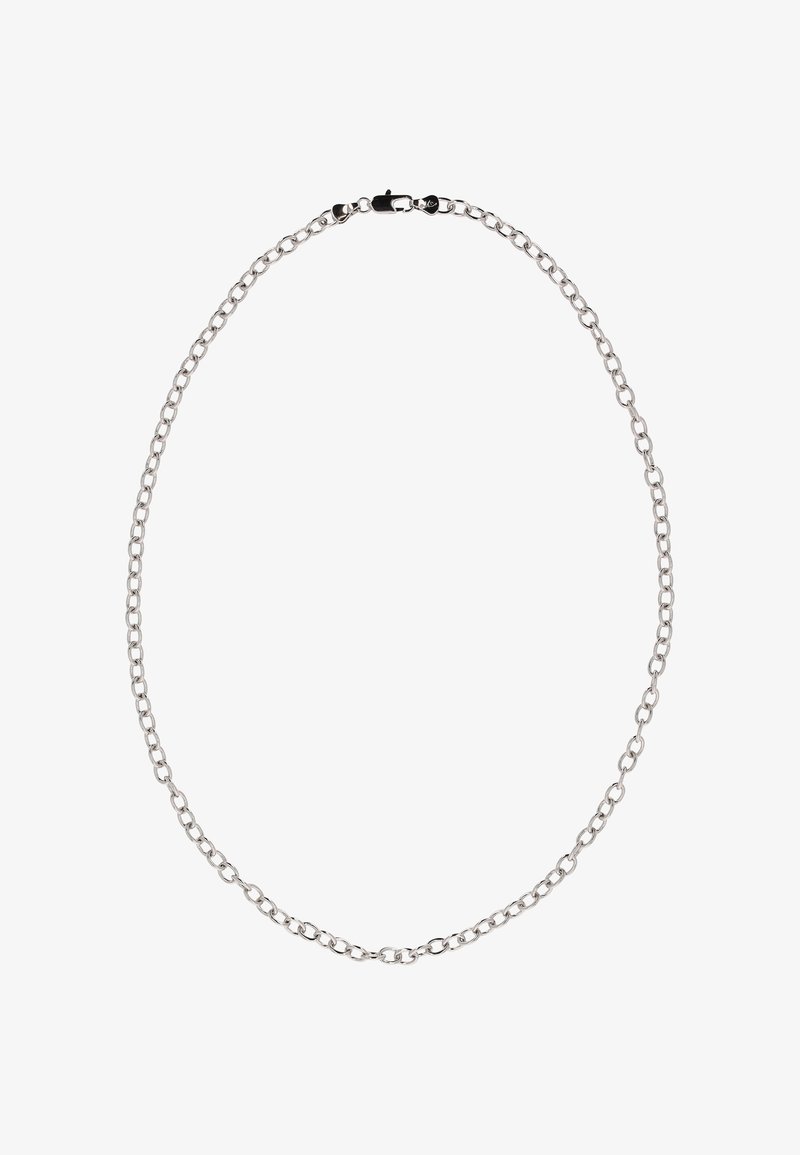Stříbrný řetězový náhrdelník s oválnými články a karabinkovým zapínáním na bílém pozadí.