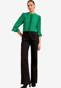 Unselected, green