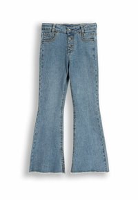 Jasnoniebieskie jeansy z wysokim stanem, z trzema guzikami z przodu, dwoma kieszeniami z przodu oraz rozszerzanymi nogawkami z postrzępionymi brzegami.