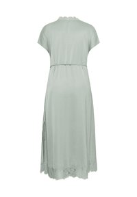 Robe midi vert clair à manches courtes, taille cintrée, fente latérale et bordure en dentelle à l’ourlet et à l’encolure, vue de dos.
