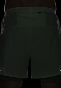 Nike Performance STRIDE - Pantalón corto de deporte - vapour green dark stucco vapour green