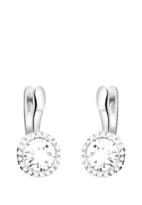 Silver droppörhängen med en stor central klar sten omgiven av en mindre halo av kristaller. Slät, polerad yta.