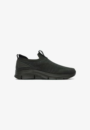 XTI, ZAPATILLA DE HOMBRE PLANO - Zapatos sin cordones - verde