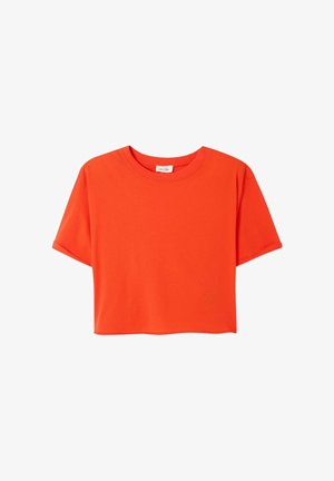 Leuchtend orangefarbenes, kurzärmeliges, bauchfreies T-Shirt mit rundem Ausschnitt und aufgerollten Ärmelkanten vor weißem Hintergrund.
