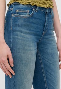 ONLY Tall ONLBLUSH MID - Zvonové džínsy - medium blue denim