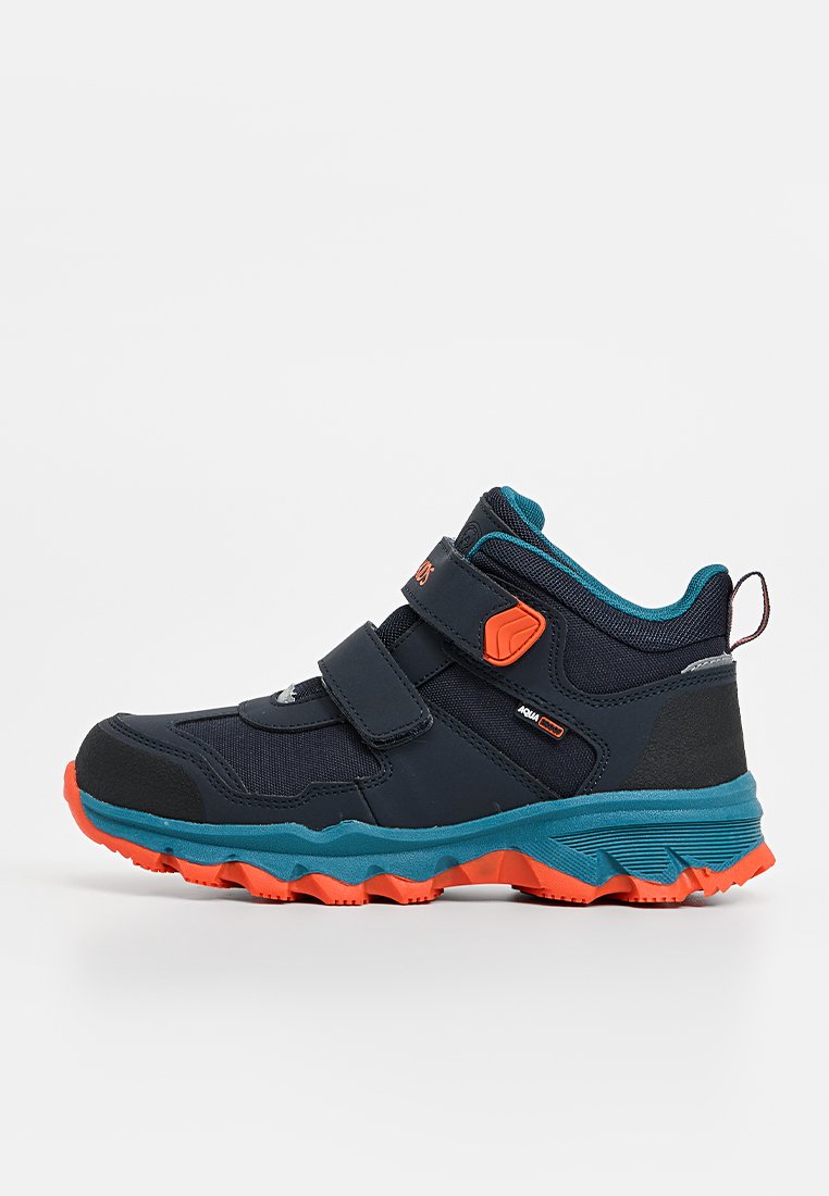 Dunkelblaue Sportschuhe mit türkisfarbenen Akzenten, verstellbaren Klettverschlüssen und einer orangesohle. Verfügt über ein robustes, strukturiertes Oberdesign.