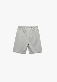 Grå bomulds shorts med elastisk talje, der har en glat tekstur og en afslappet pasform. Ingen mønstre eller hardware detaljer synlige.