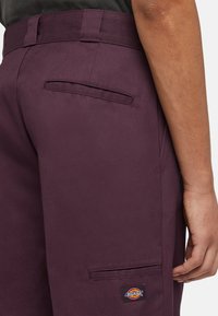 Dickies DOUBLE KNEE  - Pantalones - plum perfect