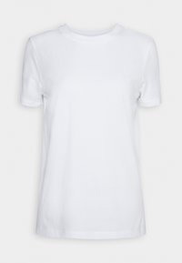 T-shirt blanc uni à manches courtes avec col rond et coupe régulière sur un fond gris clair neutre.