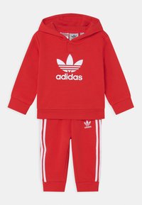 Nevybrané, vivid red/white