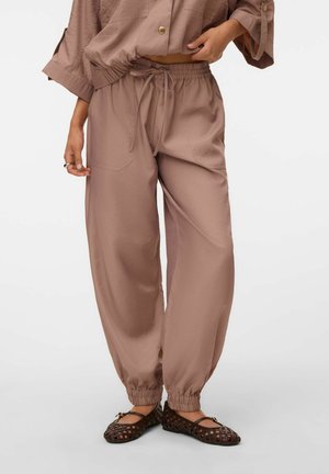 Vero Moda, TROUSERS VMSALLY MID WAIST TROUSERS - Pantalon classique - purple dove