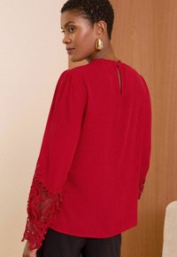 Love & Roses CUFF CREW NECK - Blúz - red