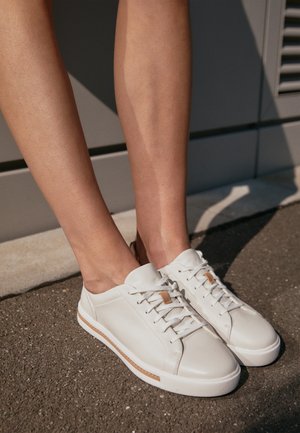 UN MAUI LACE - Sneaker low - white