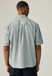 Next SHORT SLEEVE WITH CUBAN COLLAR - REGULAR FIT - Skjorter - grey