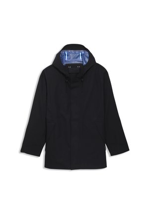 Veste noire imperméable avec capuche, deux poches avant et doublure intérieure bleue. Conçue avec une coupe droite et des cordons de serrage ajustables.