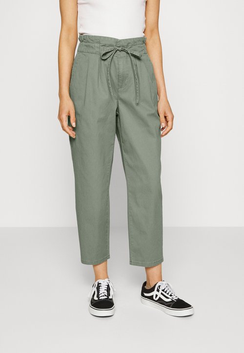 pantalon classique femme