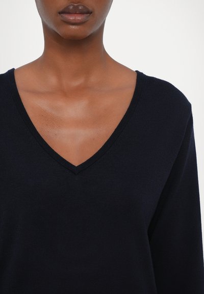 CLOSED V NECK LONG SLEEVE - Džemperis - dark night