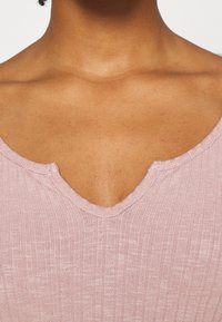 Nly by Nelly Langærmet T-shirt - mauve