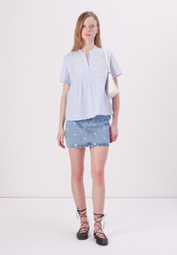 Thumbnail Image 2
