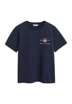 Marineblaues Baumwoll-T-Shirt mit kurzen Ärmeln, rundem Ausschnitt und einem Brustlogo mit den Schriftzügen "GANT" und "AMERICAN SPORTSWEAR" in Rot und Weiß.