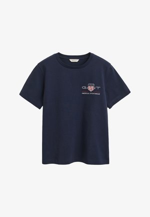 Marineblaues Baumwoll-T-Shirt mit kurzen Ärmeln, rundem Ausschnitt und einem Brustlogo mit den Schriftzügen "GANT" und "AMERICAN SPORTSWEAR" in Rot und Weiß.