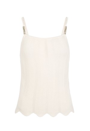 Top blanco de punto sin mangas con tirantes finos y detalles de metal decorativos en los tirantes, y un borde inferior con terminación en ondas.