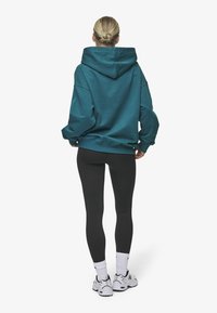 Pegador CLARITA - Sportinis megztinis - washed urban turquoise/black gum