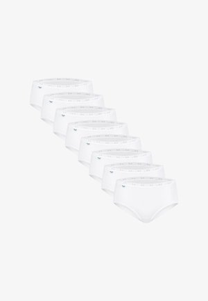 Siedem białych majtek z wysokim stanem i małym niebieskim logo po lewej stronie, ułożonych w przekątną na białym tle.