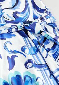 Unselected, white blue porcelain