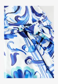 Unselected, white blue porcelain