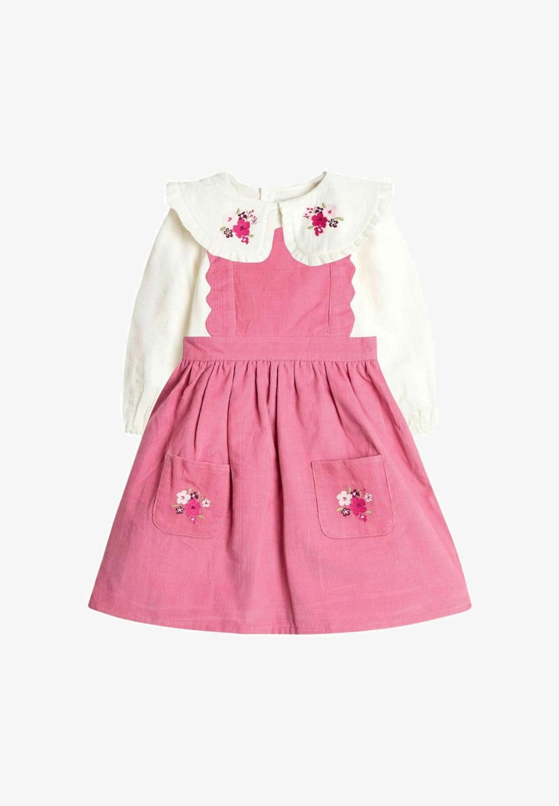 Rosa Cordkleid mit weißen langen Ärmeln und einem gewellten Kragen. Verfügt über florale Stickerei und zwei Fronttaschen. Sanfte Textur.