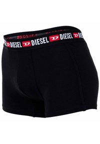 Schwarze Boxer-Briefs aus Baumwolle mit einem elastischen Bund, der das weiße und rote "DIESEL"-Logo zeigt. Glatte Textur und enger Schnitt.