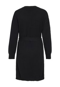Μαύρο πλεκτό φόρεμα με μακριά μανίκια, στρογγυλή λαιμόκοψη και ζώνη δεμένη στη μέση. Ευθεία σιλουέτα με μήκος έως το μέσο του μηρού.